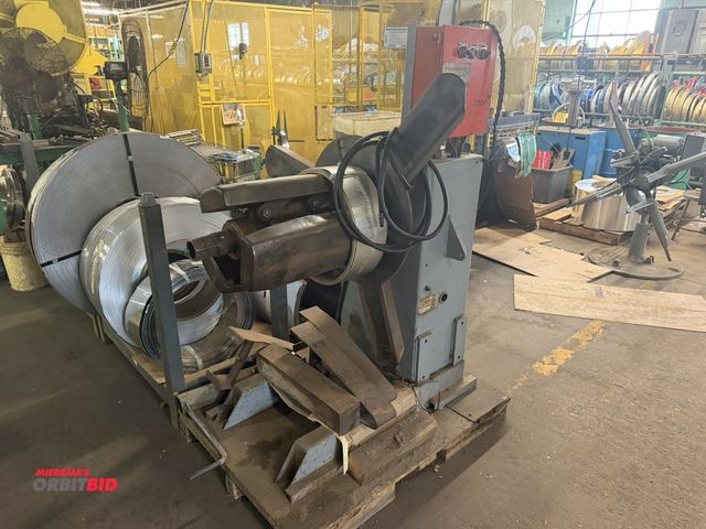 Lot 1-18688 - (1) Air Feeds, Inc., model R15, approx. 1200 lb. capacity, 3-phase electric centering reel, S/N 8403...