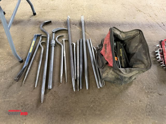 Lot 1-18463 - Lot of assorted chisel tools and a bag of various hand tools, including assorted wrenches, channel l...
