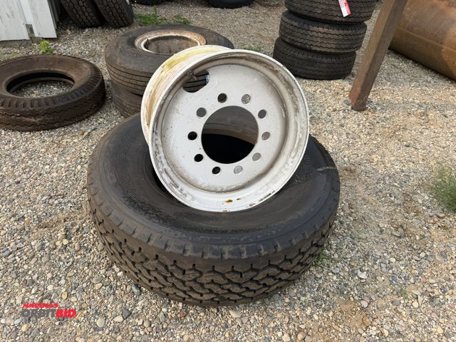 Lot 1-18253 - (1) new Sumitomo ST720, 385/65R225 tire with steel rim, tire is in new condition.