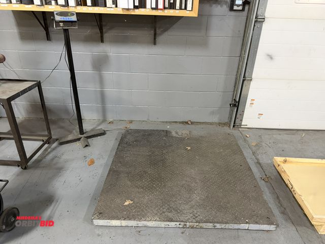 Lot 1-18720 - (1) Salter Brecknell, model Salter 200E, Class 3, 5000 lb. scale, platform is 4' x 4', with pedestal...