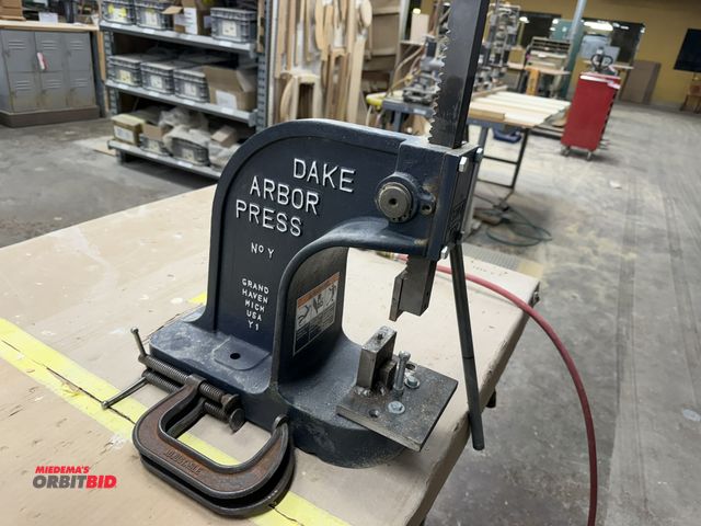 Lot 1-16437 - (1) Dake arbor press, model Y, includes steel table, 75" x 34" with custom air hose rail, includes (...