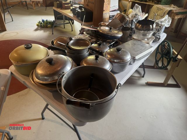 Lot 1-3157 - Lot of assorted pots, pans, muffin tins, cake pan, and more