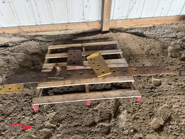 Lot 1-18308 - (1) 87" cutting edge for a Case 1450, hitch, and side dozer end bits.