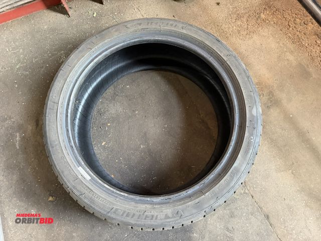 Lot 1-1273 - (1) Michelin size 225/40ZR18 tire.