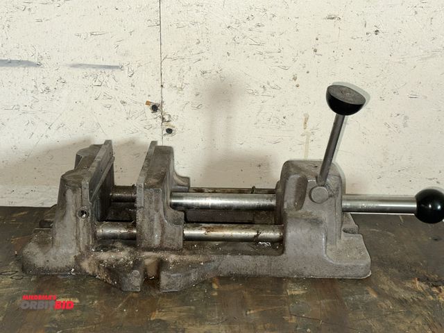 Lot 1-17694 - (1) 6" light duty machinists vise.