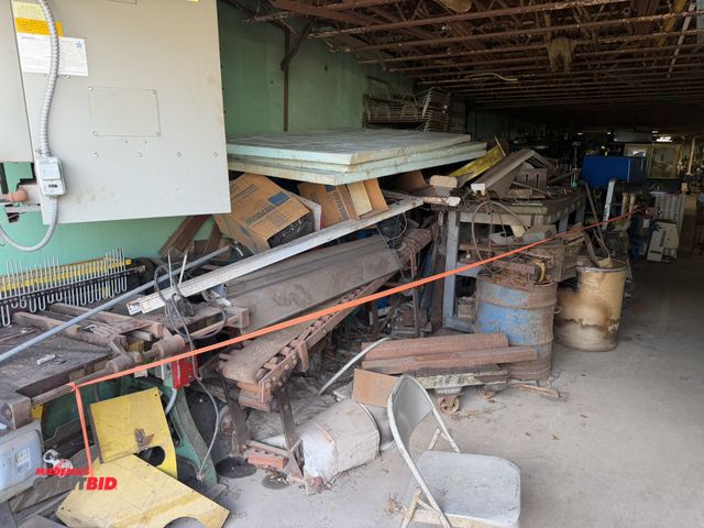Lot 1-18499 - Large lot of assorted items, includes wire parts baskets, large wooden table, (4) assorted decoilers...