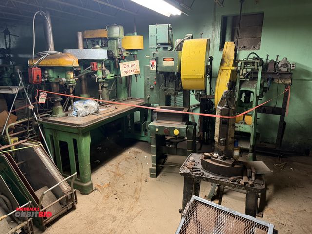 Lot 1-18504 - Lot of assorted machinery, includes a 4-drill gang drill press, Minster Press, manual punch, hydraul...