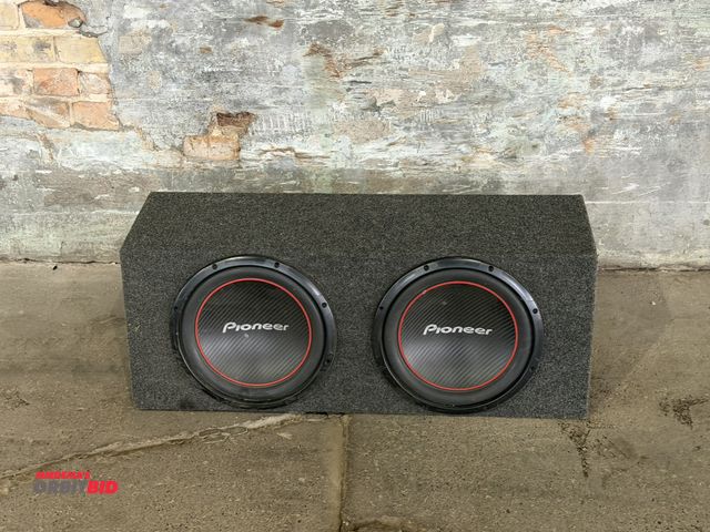 Lot 1-1122 - (1) speaker box with (2) Pioneer 12" diameter speakers, working condition unknown, unit is untested.