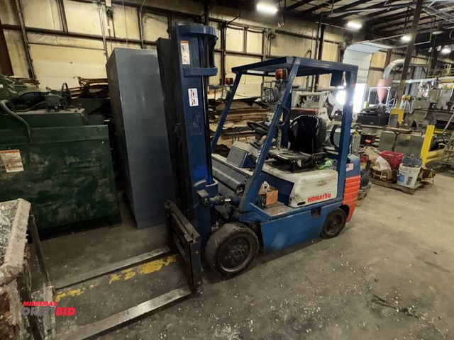 Lot 1-19836 - (1) Komatsu forklift truck, model FG25ST-11, 4380 lb. lift capacity, 188" max lift height, 42" long ...