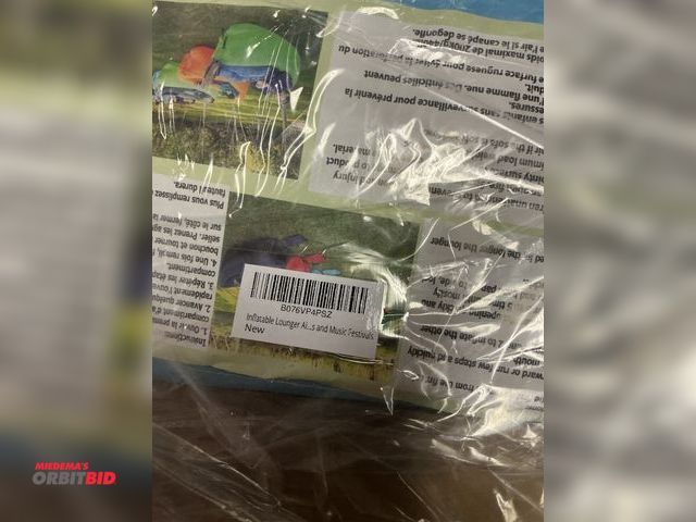 Lot 1-18329 - Inflatable Loungers (4) brand new in packaging &amp; 1 opened