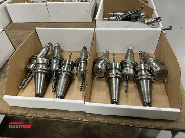 Lot 1-19402 - Lot of (10) Pioneer Cat 40 tool holders, collet style.