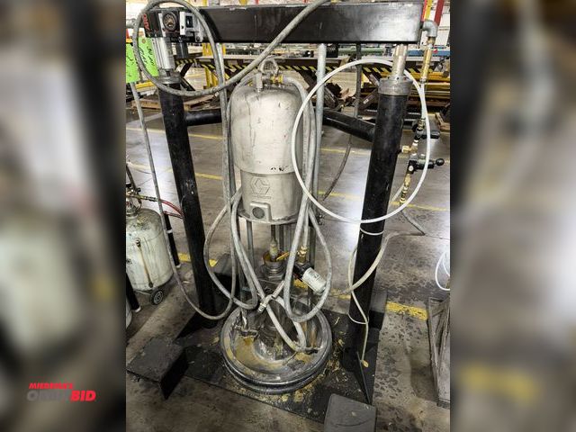 Lot 1-5352 - (1) Graco, part #246935, priming piston fluid pump (100 PSI max air/1200 PSI max fluid), includes In...