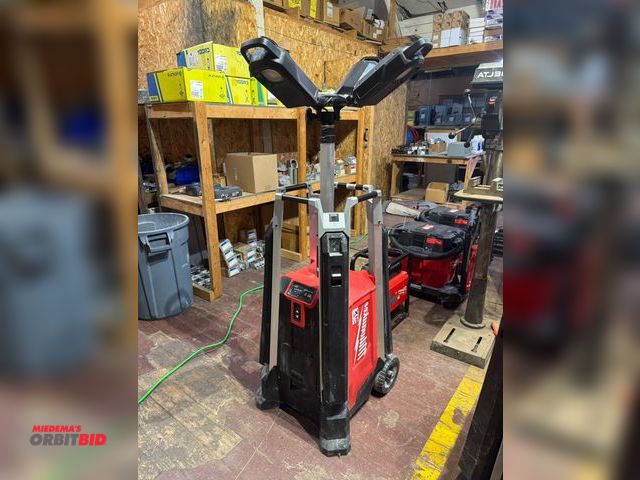 Lot 1-4165 - (1) Milwaukee Rocket tower light/charger, Cat #MXF041, S/N K25AN2203000088, 4-head LED tower light w...