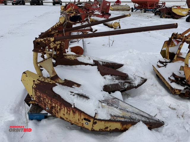 Lot 1-11469 - (1) New Holland 2-row corn head, model 824, S/N 492879, 30" row spacing.
