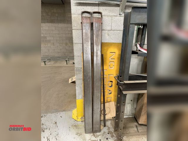 Lot 1-17122 - (1) set of fork extensions, 6' x 5 1/4" wide.