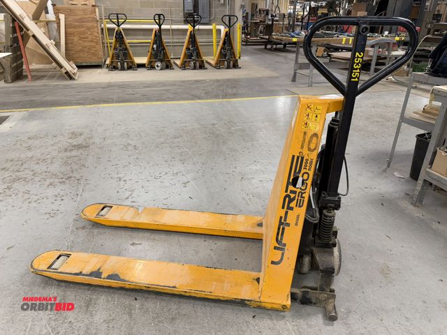 Lot 1-16259 - (1) Lift-Rite, model ERGO3000, 12V, 3000 lb. capacity electric pallet jack, in working condition, wi...