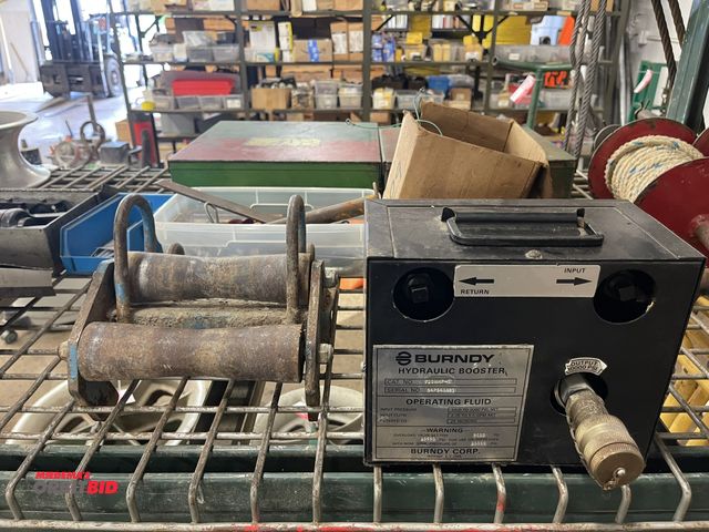 Lot 1-6229 - (1) burgundy hydraulic booster, Cat #710MPH-3, inlet pressure 1000 to 2000 PSI net, and assorted att...