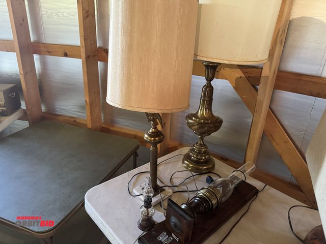 Lot 1-3146 - (3) Assorted lamps