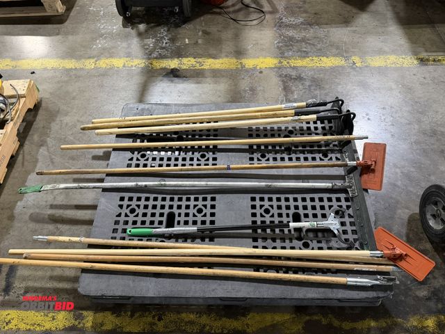 Lot 1-5329 - Lot of assorted lawn and garden tools, includes (3) Pro-Source garden hose, (2) 3M Doodle Bug pad ho...