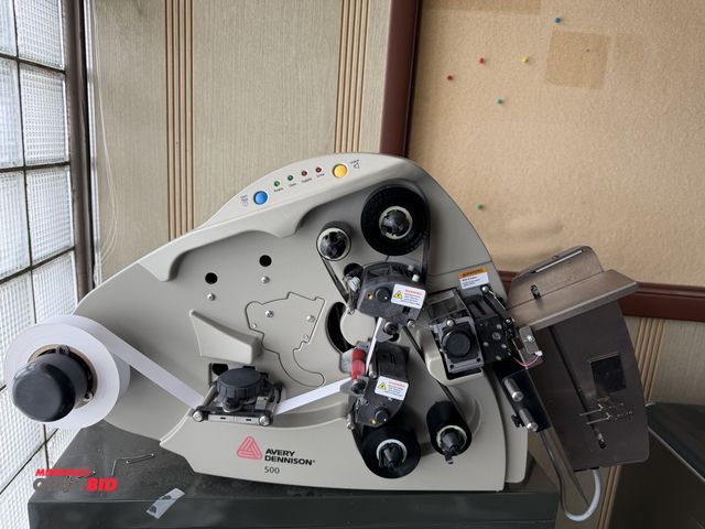 Lot 1-3049 - 1 Avery Dennison Snap 500 thermal garment label printer in working condition. S/N 4261