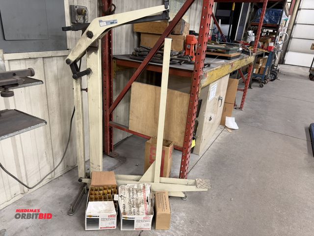 Lot 1-2050 - (1) ISM foot post A boxer stapling machine with assorted staples.