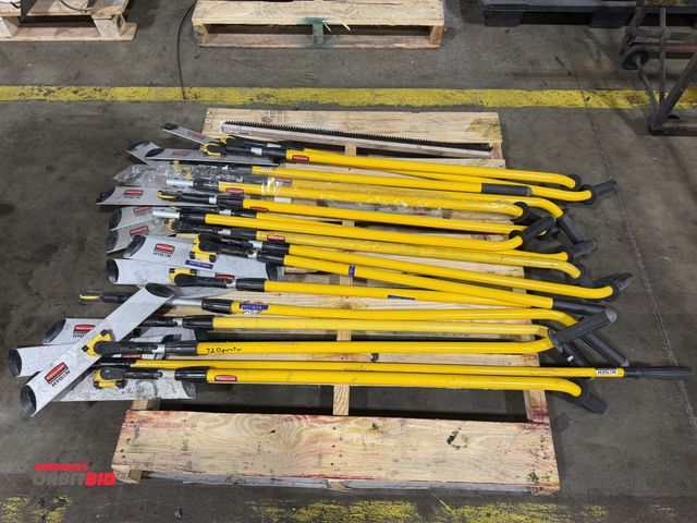 Lot 1-5375 - Lot of approx. (17) Rubbermaid Hygen dust mops (1 pad).