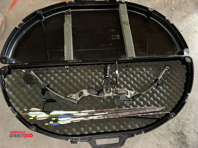 Lot 1-17836 - (1) PSE Archery compound bow (29" draw length, 70 lb. peak weight, 2933 cable tune, 96" string lengt...