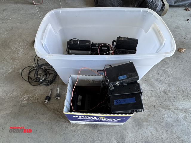 Lot 1-18131 - Lot of assorted 2-way radios, includes (1) Motorola, model D33LBA73ASBK, Motorola Radius M120, Motor...