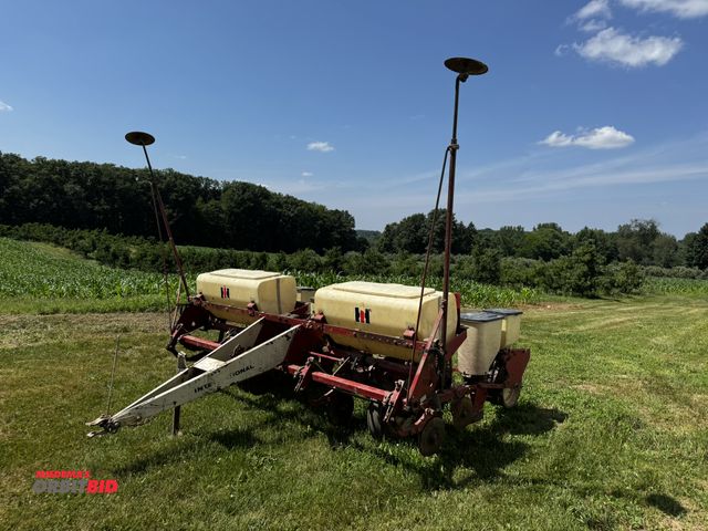 Lot 1-7015 - (1) International 56, 4-row corn planter, 38" rows, fertilizer seed and insecticide boxes, includes ...