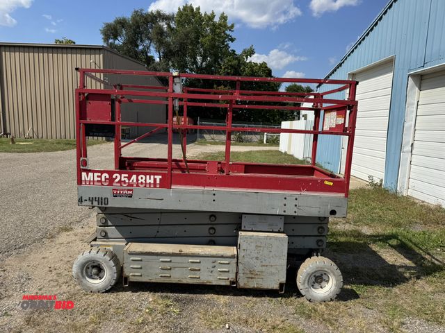 Lot 1-4619 - (1) 1998 MEC, model 2548HT, electric scissor lift, 850 lb. maximum lift capacity, 24' 9" maximum pla...