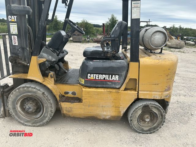 Lot 1-7033 - Caterpillar 6P25K  Forklift 188" max lift, 5000 lb. capacity, 15088 hours, 3 stage mast, side shift,...