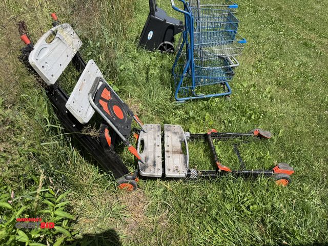 Lot 1-8547 - Lot of (2) Black &amp; Decker Workmate 375 saw horses.