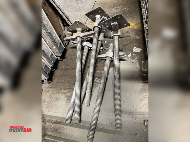 Lot 1-2619 - Lot of (6) Metal Tech 24" leveling jack with plates for scaffolding.  (Greg)