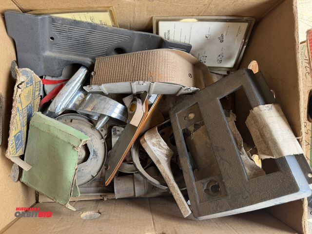 Lot 1-8581 - Lot of assorted Firebird/Ford vintage parts.