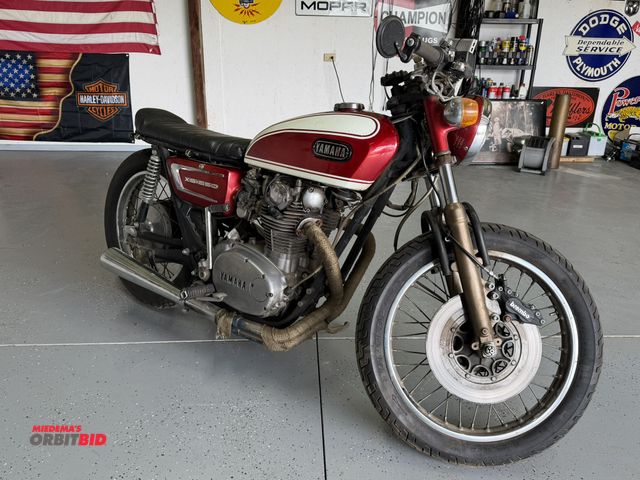 Lot 1-8110 - 1972 Yamaha XS-650 Bobber (1) customized motorcycle,  air cool, chain drive, includes extra tank, ru...
