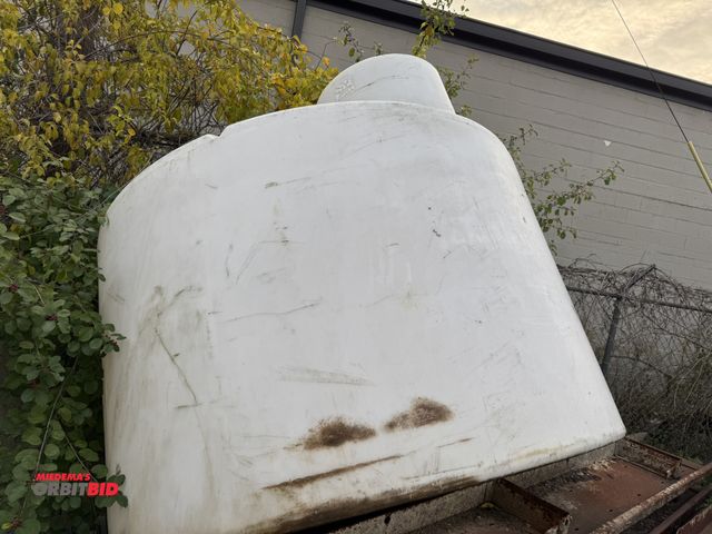 Lot 1-18417 - (1) approx. 1200 gallon poly tank with bottom discharge and top load.