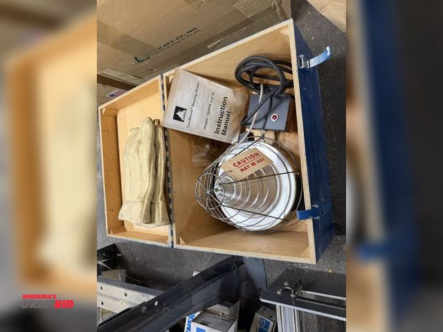 Lot 1-16982 - (1) Conemount, model SUPER, bearing heater, 115V, includes gloves, case, and manual.