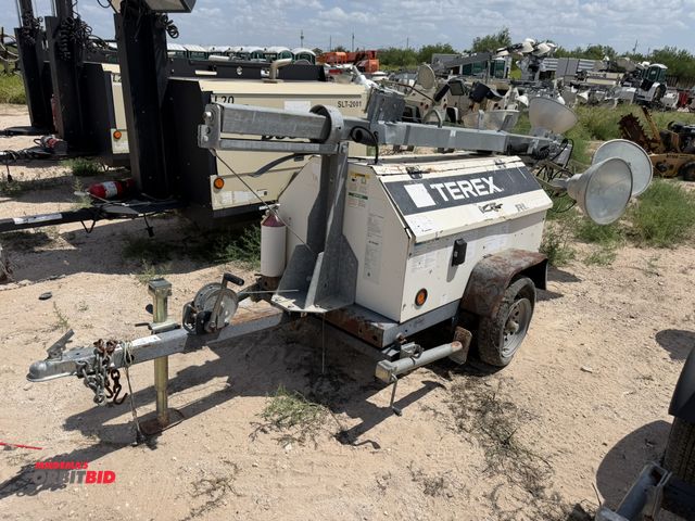 Lot 1-9505 - (1) 2012 Terex RL4000 light tower, 3-cylinder diesel engine, 4 light extendable tower, hand crank, m...