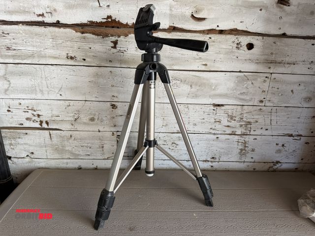 Lot 1-8362 - (1) Slik, model U8000, portable cameral tripod with extendable legs.