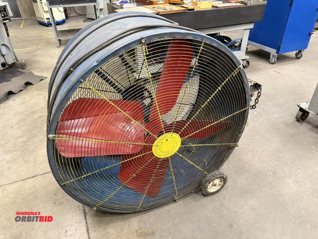 Lot 1-15187 - (1) 42" floor fan, 115V.