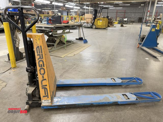 Lot 1-17344 - (1) Lift Rite 12V electric pallet jack with a Guest Charge Pro Series, 10 amp onboard battery charge...