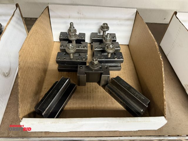 Lot 1-6306 - Lot of (7) Aloris DXA1 lathe tool holders, and (2) Valenite VTBU12-32 lathe tool holders.