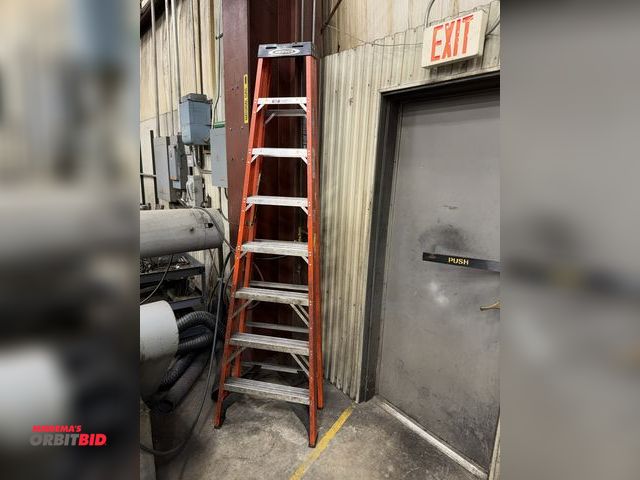 Lot 1-15408 - (1) Werner 8' heavy duty fiberglass ladder, 300 lb. capacity.