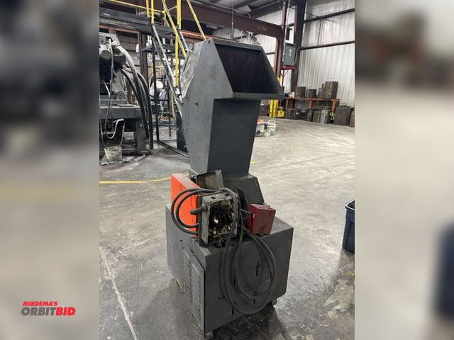 Lot 1-2554 - (1) brand unknown portable plastic granulator/grinder, 480V, for parts or repair, no visible ID tag.