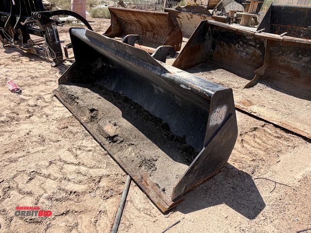 Lot 1-18316 - (1) CAT universal forklift / telehandler bucket, 92" wide with bolt on cutting edge