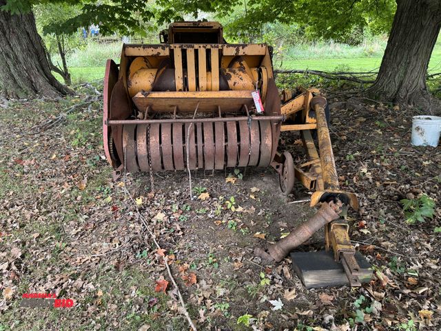 Lot 1-19965 - (1) Minneapolis Moline Bale Master 760 square baler, 540 PTO shaft with a 48" wide pick up head, S/N...