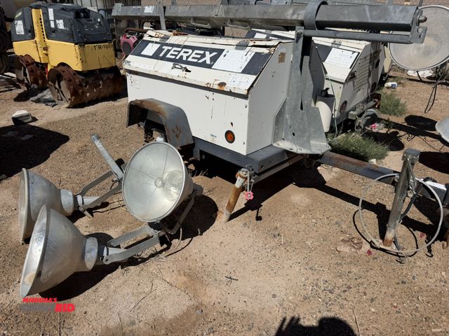 Lot 1-18217 - 2012 Terex RL4000 Light Tower, 3 cylinder diesel engine, 4-light extendable tower, hand crank, mount...