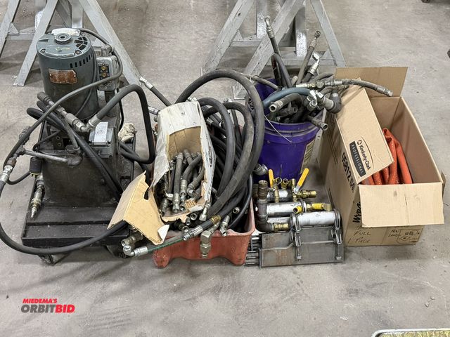 Lot 1-665 - (1) Circuit PAK, model T2V-3-A-20-3, hydraulic unit, S/N 59H-7930, with assorted hydraulic hoses, hy...