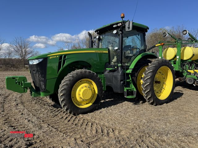 Lot 1-18127 - (1) 2014 John Deere 8245R tractor, 1018 hours showing, 18-speed power shift transmission, 14.9R34 fr...