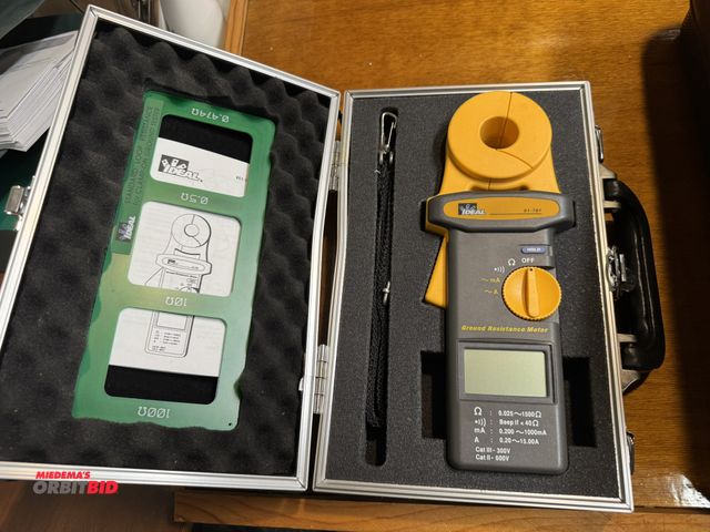 Lot 1-4582 - (1) Ideal 61-781, 780 Series ground resistance tester.